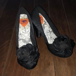 Rocket Dog Black Satin Pump size 6
